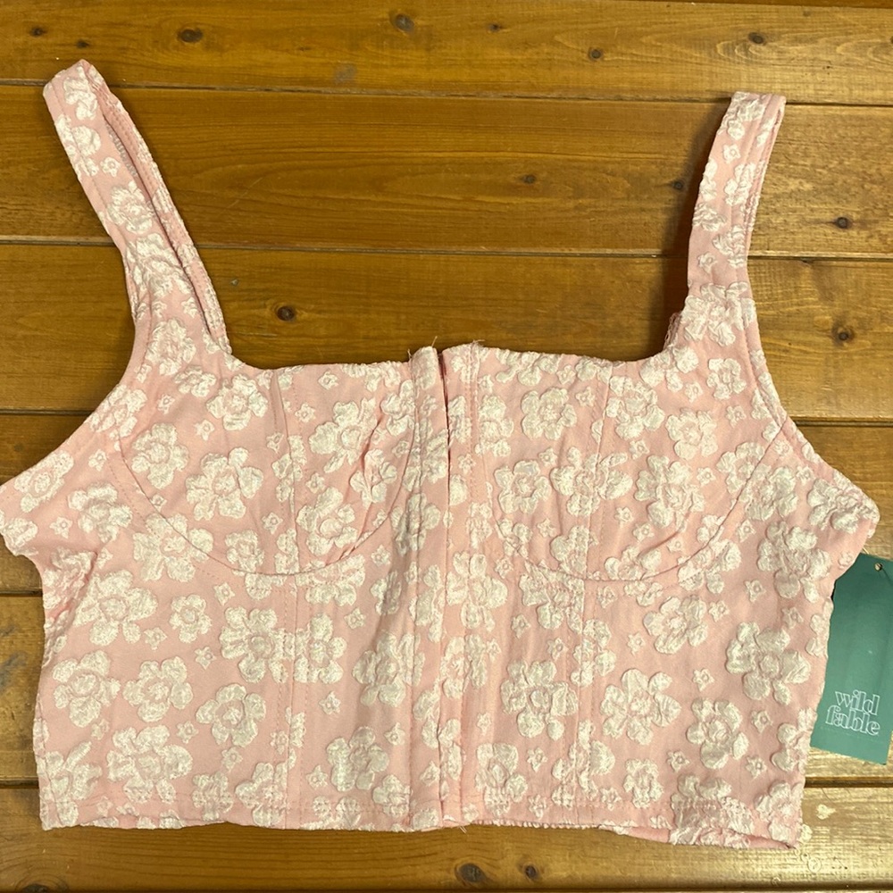 NWT. Wild Fable crop top